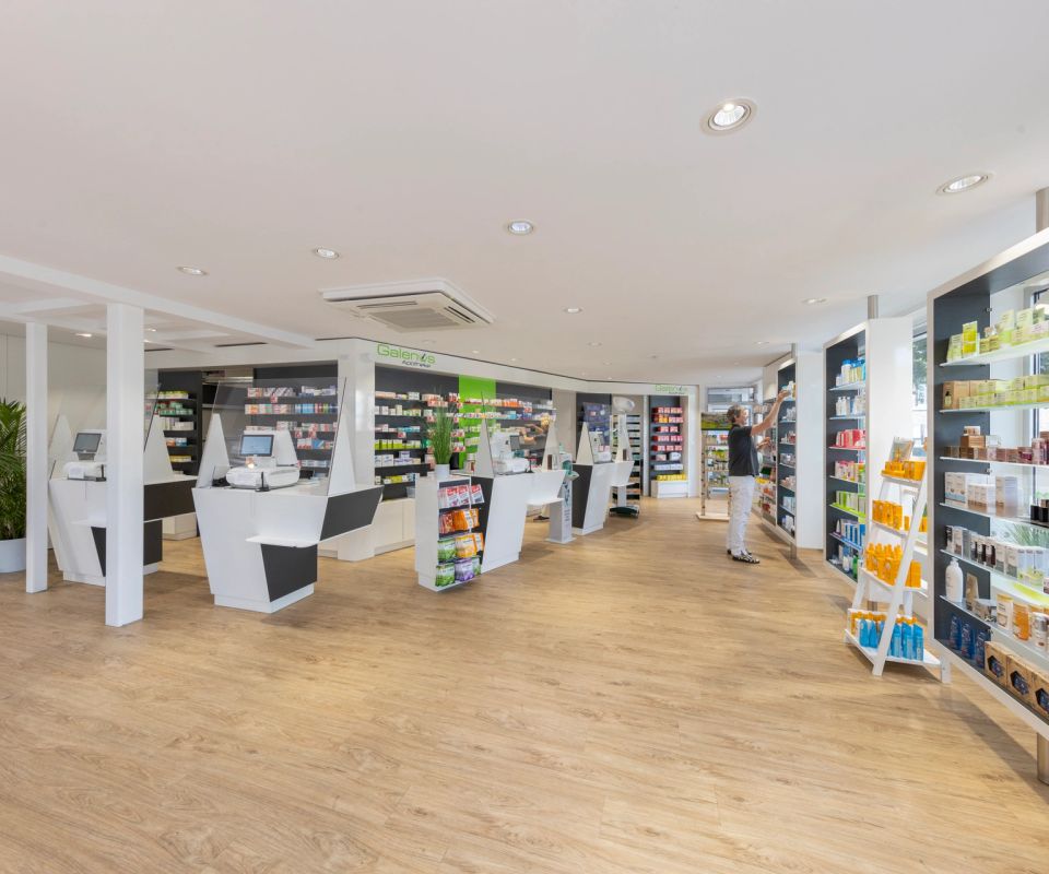 Ihre Galenus Apotheke mit viel Platz für persönliche Beratung und Service.